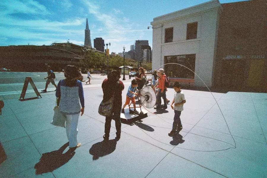 Kids playing outside of the Exploratorium